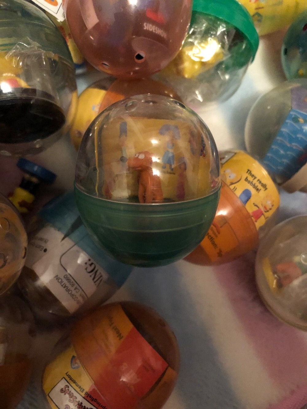 75 approximately SiMpSoNs vending machine toys - Picture 7 of 13